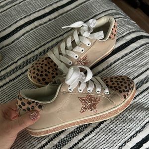 Girls Dolce Vita star sneaker size 2